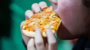 Kinderernährung in der Fertig-Falle: Experten warnen vor lebenslangen Gesundheitsfolgen
