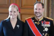 Kronprinzessin Mette-Marit zeigt sich erstmals mit Sauerstoffgerät bei offiziellem Termin