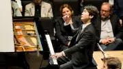 Lahav Shani dirigiert kalten Mahler bei Münchner Philharmonikern