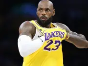 Lakers starten mit Sieg in Playoffs: James führt Team trotz Doncic-Ausfall zum Erfolg