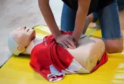 Lebensretter-Training: Rettungsprofis schulen Schüler in Sachsen-Anhalt