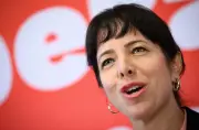 Linke-Spitzenkandidatin Eralp will Berlin zur roten Metropole machen und Wegner ablösen