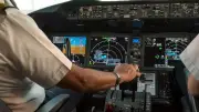 Luftfahrtenglisch: Die standardisierte Sprache für sichere Kommunikation im Cockpit