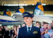 Lufthansa-Crews erhalten neue Uniformen von Boss