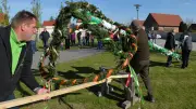 Maibäume, Walpurgisfeuer und Simson-Treffen: So feiert das Seeland den Mai
