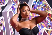 Megan Thee Stallion: Rapperin während Broadway-Show in New York ins Krankenhaus eingeliefert