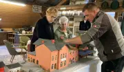 Miniatur-Ausstellung „Klein-Frose“ im Museum eröffnet beim Bürger-Brunch