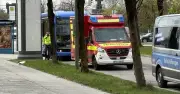 München: Bus-Vollbremsung nach Auto-Abbiegefehler – Mutter und Kind verletzt