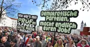 Münchner Demonstration: 2000 Menschen fordern Verfassungsgericht-Prüfung rechtsextremer Parteien