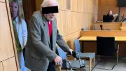 Mord-Prozess gegen 96-Jährigen: Hausbrand mit bettlägeriger Ehefrau entfacht
