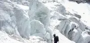Mount Everest: Riesiger Serac bedroht Sherpas und verzögert Saisonstart