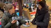 Mystery-Pakete erobern Schwerin: Retouren-Überraschungen als Weihnachtsmarkt-Hit