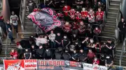Nach Eisbären-Spiel: Vermummte stürmen Kölner Fanbus in Berlin