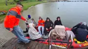 Nach langer Pflege: Schwan Hechtor und zwei Artgenossen in Krakower See freigelassen