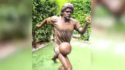 Neapel-Star Gilmour überrascht mit Maradona-Statue im Garten