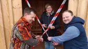 Neue Schutzhütte am Saaleradweg eröffnet: Einweihung mit lokalen Würdenträgern