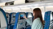 Neuer Trend im Flugzeug? Gemeinsames Dehnen nach Langstreckenflügen