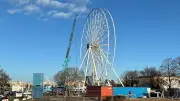 Neues Riesenrad 'Wheel of Excellence' wächst an der Ostsee in Warnemünde