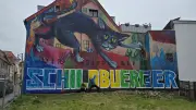 Neues Wandbild am Pferdemarkt: Teterows Schildbürger-Geschichte erstrahlt in bunten Farben