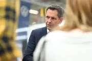Niedersachsens Ministerpräsident prüft chinesische Autofertigung in deutschen VW-Werken