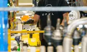 Opel-Mutter Stellantis kehrt nach Milliardenverlust in Gewinnzone zurück