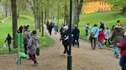 Ostereiersuche im Stavenhagener Schlosspark: Traditionelle Aktion mit prominenten Sponsoren