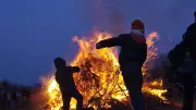 Osterfeuer im Amt Treptower Tollensewinkel: Tradition und Gemeinschaft im Flammenschein