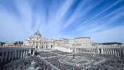 Ostermesse auf dem Petersplatz: Papst Leo erteilt traditionellen Ostersegen in Rom