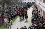 Osterreiter in Sachsen locken Tausende Schaulustige bei frühlingshaften Temperaturen an