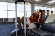 Powerbank, Kissen und mehr: Diese neun Helfer machen jede Reise entspannter