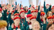 Putins Propaganda-Camps: Russlands Teenager trainieren für digitale Front