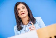 Reiche verteidigt umstrittene Pläne zur Energiewende