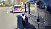 Rentner verliert Führerschein: Oldtimer mit Tempo 54 auf niederländischer Autobahn gestoppt