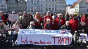 Rostocker Protest gegen Tram-Streichung: Seniorenzentrum und Anwohner kämpfen um Linie