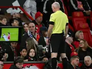 Rote Karte nach Haare-Zupfen: United-Coach Carrick tobt über Schiedsrichterentscheid