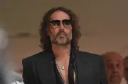 Russell Brand räumt egoistisches Sexualverhalten ein