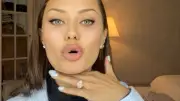 Russisches Model Victoria Bonya fordert Putin öffentlich zur Aufhebung der Internetblockade auf