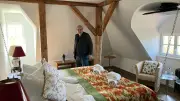 Schlosshotel Krugsdorf: Erfolg mit Wolfs-Safaris und Schwebebetten trotz Branchentrend