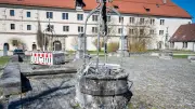 Schock auf der Wülzburg: Siebenjähriger stürzt vier Meter tief in historischen Brunnen