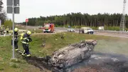 Schwerer Unfall auf A14 bei Ludwigslust: Auto brennt nach Überschlag