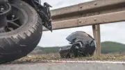Schwerer Unfall in Dobien: Simson-Fahrer prallt gegen Baum