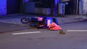 Schwerer Unfall in Wuppertal: 19-jähriger Fahrradkurier nach Zusammenstoß mit Auto verletzt