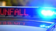 Schwerer Verkehrsunfall bei Köthen: VW überschlägt sich mehrfach – 23-Jähriger schwer verletzt