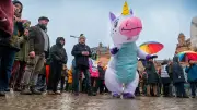 Schwerin: Monatliche Demos fordern Verfassungsprüfung rechtsextremer Parteien
