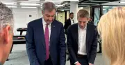 Söder und Krause gewinnen gemeinsam: Erstes Treffen bei Amazon-Eröffnung in München
