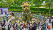 Shanghai Blumenschau: Riesiger Pflanzen-Welpe aus Nadelgras begeistert Besucher