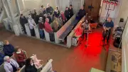 Sing-Safari in Coswig: Duo Akustika begeistert in Hundelufter Kirche