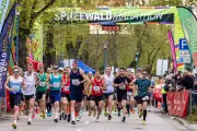 Spreewald-Marathon mit 15.000 Teilnehmern: Gurkenmedaillen trotz Unwettergefahr
