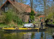 Spreewald-Postbotin startet mit Muskelkater in die Kahnsaison