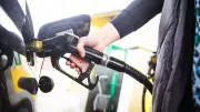 Spritpreise erreichen neue Rekordhöhen: Super und Diesel steigen erneut deutlich an